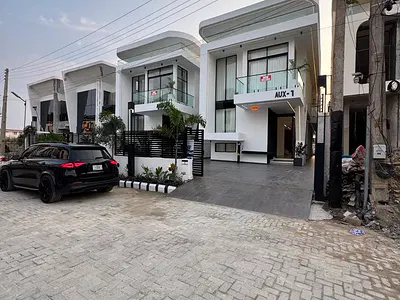 5 Bedroom Detached Duplex with Swimming Pool — Lekki, Lagos