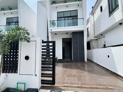 4 Bedroom Detached Duplex with Swimming Pool and BQ — Lekki, Lagos