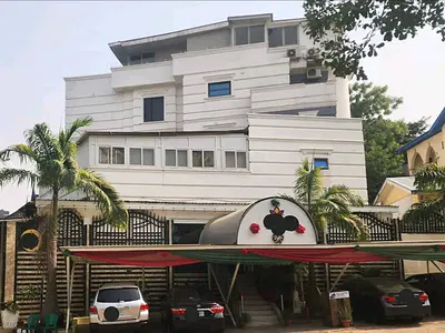 27 Hotel Presidential Suite Hotel Very Large Room with Swimming Pool — Maitama District, Abuja