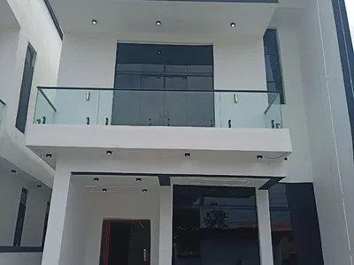 Beautiful 5 Bed Luxury Home with BQ and Swimming Pool — Lekki, Lagos