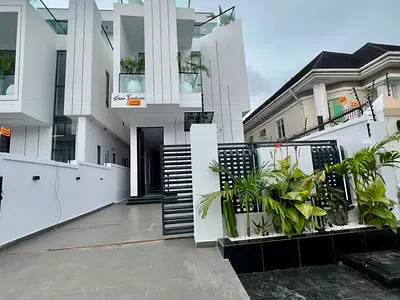 5 Bedroom Detached Duplex with Swimming Pool — Lekki, Lagos