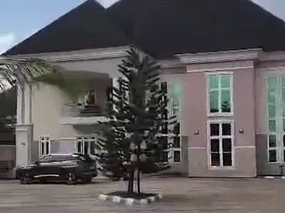 Super Standard 5 Bedroom Duplex 4 Room & Palour BQ 200FT by 200FT Land — 1st Ugbor Road, GRA, by the Police Station, Benin, Oredo, Edo