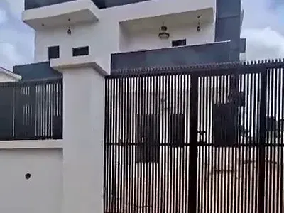 Newly Built 4 Bedroom Duplex & 2 Bedroom Flat 50FT by 100FT Land — Etete Tarred Road, GRA,, Benin, Oredo, Edo
