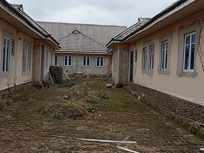 18 Room Hotel with 2 Bars — Amufi Road Off Agbor Road, Benin, Oredo, Edo