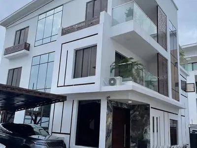 5 Bedroom Detached House with Swimming Pool — Ikoyi, Lagos