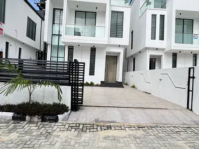 5 Bedroom Detached Duplex with Swimming Pool — Lekki, Lagos