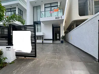 5 Bedroom Detached Duplex with Swimming Pool — Lekki, Lagos