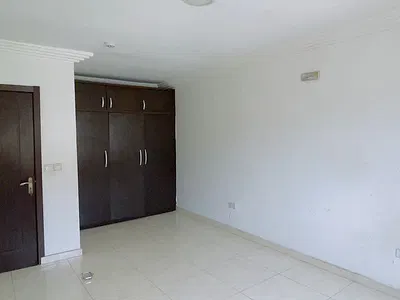 Spacious Room in a Shared Apartment — Lekki, Lagos