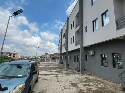 Ultra Modern 4-Bedroom Apartment with BQ — Guzape District, Abuja