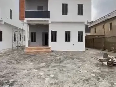 4 Bedroom Detached Duplex+bq — Guzape District, Abuja