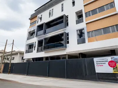 Luxuruous 3 Bedroom Apartment with BQ, Pool, Gym & Elevator — Maryland, Lagos