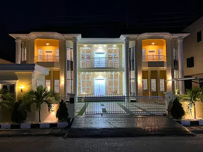 Exquisite 8 Bedroom Home with 3 Bedroom All-Ensuite BQ — Lekki, Lagos