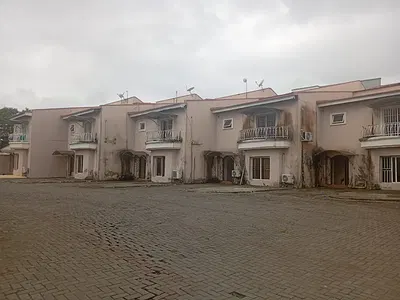 A Prime Corner Piece 2, 900SQM Plot, with a Distressed Structure — Ikoyi, Lagos