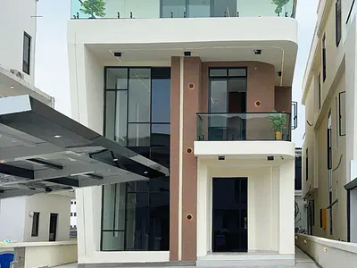 5 Bedroom Detached Home with Pool — Lekki, Lagos