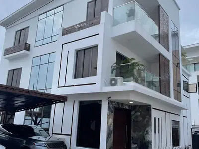 5 Bedroom Detached House with Pool and Gym — Ikoyi, Lagos