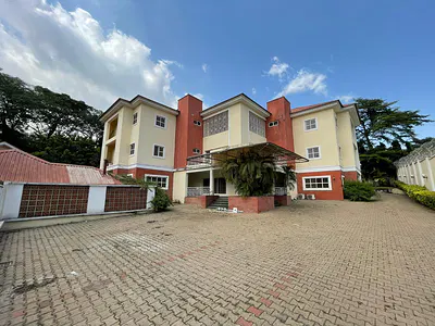 Luxury 9 Bedroom Fully Detached Duplex with 6 Bedroom BQ — Maitama District, Abuja
