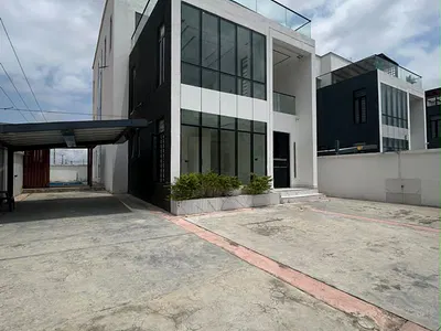 Spacious 5bedroom Detached Duplex with BQ, Swimming Pool&cinema Room — Lekki, Lagos