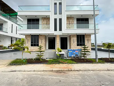 5 Bedroom Luxuriously Built Fully Detached Duplex — Lekki, Lagos