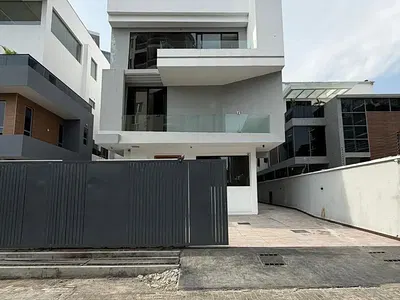 5 Bedroom Detached Duplex with Swimming Pool — Ikoyi, Lagos