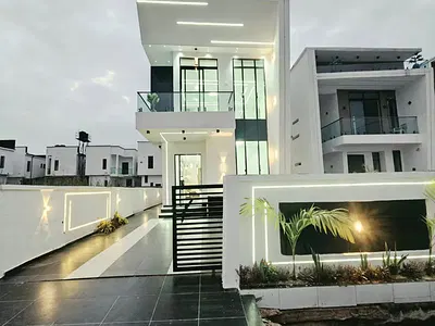 5 Bedroom Detached House with Swimming Pool — Ajah, Lagos