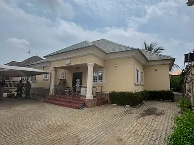3 Bedroom Fully Detached Bungalow — Von Road, Lugbe Airport Road, Kiami, Lugbe District, Abuja
