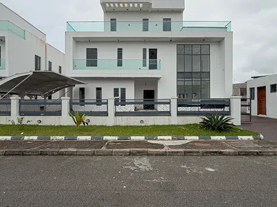 5 Bedroom Detached Duplex with Swimming Pool — Lekki, Lagos