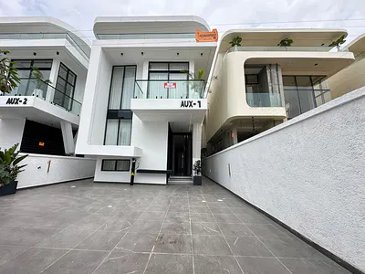 Elegant Five (5) Bedroom Detached Duplex with Home Saloon, Pool & BQ — Chevron Tollgate, Lekki, Lagos