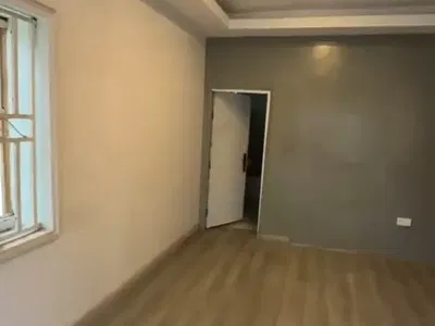 Shop Space, Upstairs, Facing a Major Road — Lekki Phase 1, Lekki, Lagos
