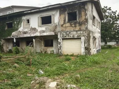 Landed Property with Old Colonial Detached Family House with Staff Qua — GRA Ikeja, Ikeja, Lagos