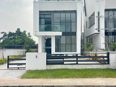 Luxury 5 Bedroom Detached Duplex with Pool, Cinema, BQ, Roof Terrace — Ajah, Lagos