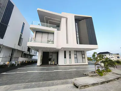 6 Bedroom Detached Duplex with Pool — Lekki, Lagos