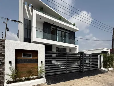 5 Bedroom Detached Duplex with Swimming Pool — Ajah, Lagos