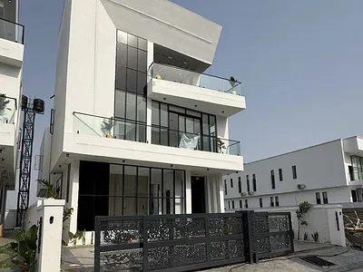6 Bedroom House with Pool, Gym and Cinema — Lekki, Lagos