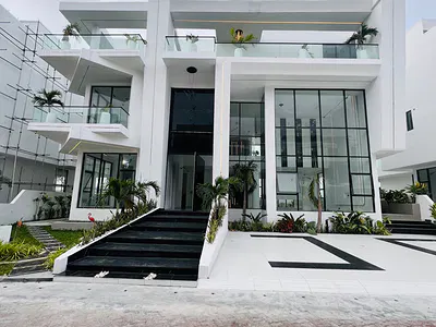 Luxury 5 Bedroom Detached Duplex with Pool Cinema, Gym Elevator Etc — Lekki, Lagos