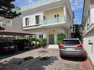 6 Bedroom Detached House — Lekki, Lagos