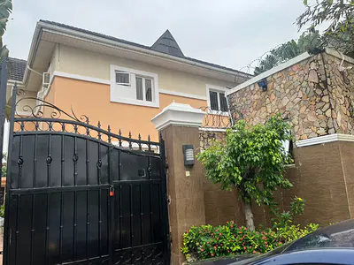 5 Bedroom Fully Detached House — Luxury 5-Bedroom House with 2 Separate Rooms Service Quarters, Banana Island, Ikoyi, Lagos