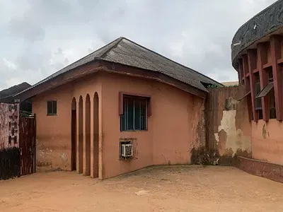 Purpose Built Hotel on 2.5 Acres — Ado-Odo/Ota, Ogun