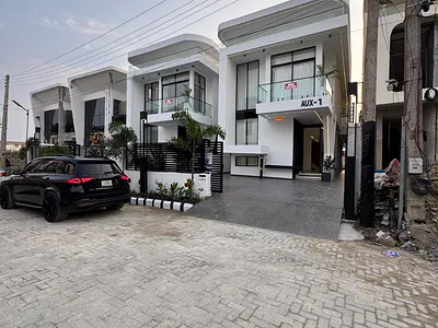 5 Bedroom Detached Duplex with Swimming Pool — Lekki, Lagos