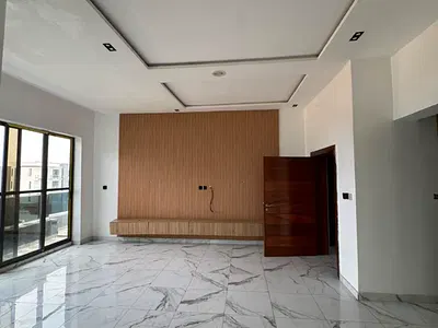 6 Bedroom Detached House — Lekki, Lagos