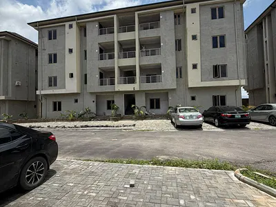 Luxurious 3 Bedrooms Spacious Apartment Inside an Estate — Idu by Nezamiye Hospital, Karmo, Abuja