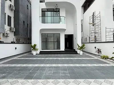 5 Bedroom Detached Duplex with Swimming Pool — Lekki, Lagos