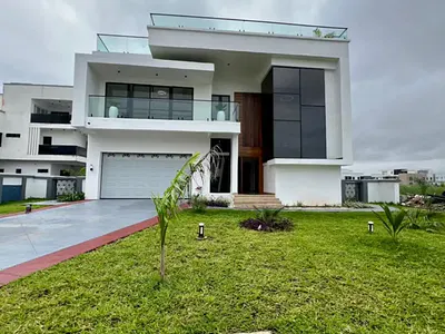 6 Bedroom Detached Duplex with Gym and Pool — Lekki, Lagos