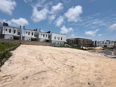 A Spacious Corner Piece Land Measured 680 Square Meter — Lekki, Lagos