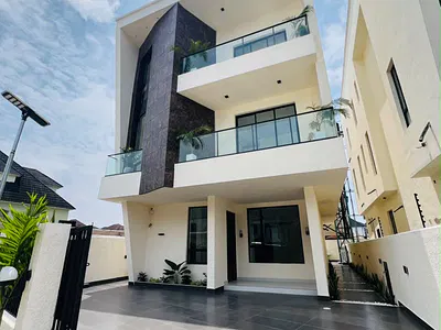 5 Bedroom Fully Detached with BQ, Cinema, Gym & Swimming Pool — Lekki, Lagos