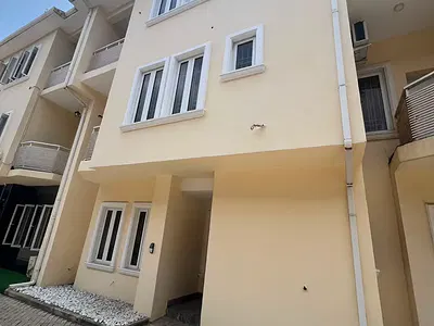 Clean 4-Bedroom Duplex with BQ — Guzape District, Abuja