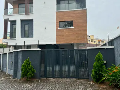 Luxury 5 Bedroom Fully Detached House with BQ. (Back Unit) — Lekki, Lagos