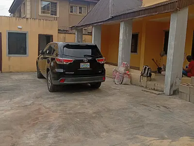 Well Maintained 6 Bedroom Detached Duplex in a Serene Environn — Behind Tantalizer Off Idimu Ikotun Road, Ikotun, Lagos