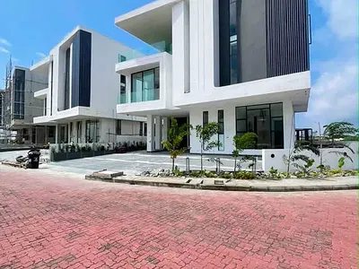 6 Bedroom Detached House with Swimming Pool, Cinema, Pentfloor — Lekki, Lagos