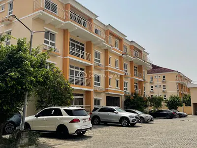 Fully Serviced 3 Bedroom Apartment with 24HRS Power & Elevator — Lekki, Lagos