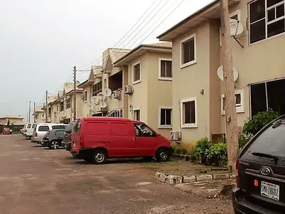 3 Bedrooms Flat Ground Flat — Kings Court Estate Shasha, Akowonjo, Egbeda, Alimosho, Lagos